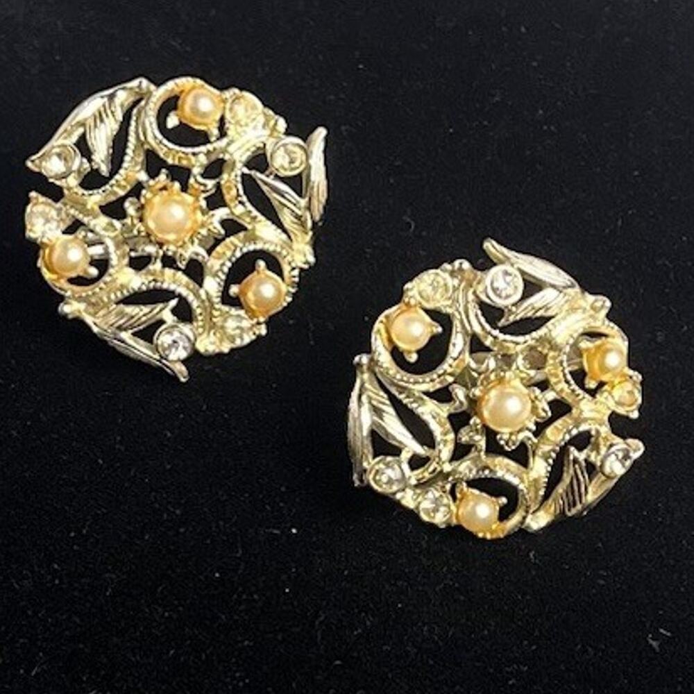 Sarah Coventry Clip On Earrings Gold Tone Faux Pearl & Rhinestone Floral Vintage